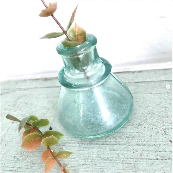 Vintage Blue Green Glass Ink Bottle Inkwell - Picture 1 of 7